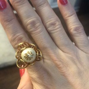 Tory Burch Caras flower ring